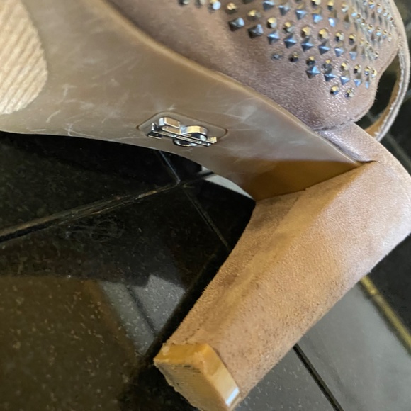 Jennifer Lopez Sasha Blush Heels with studs - Picture 6 of 15